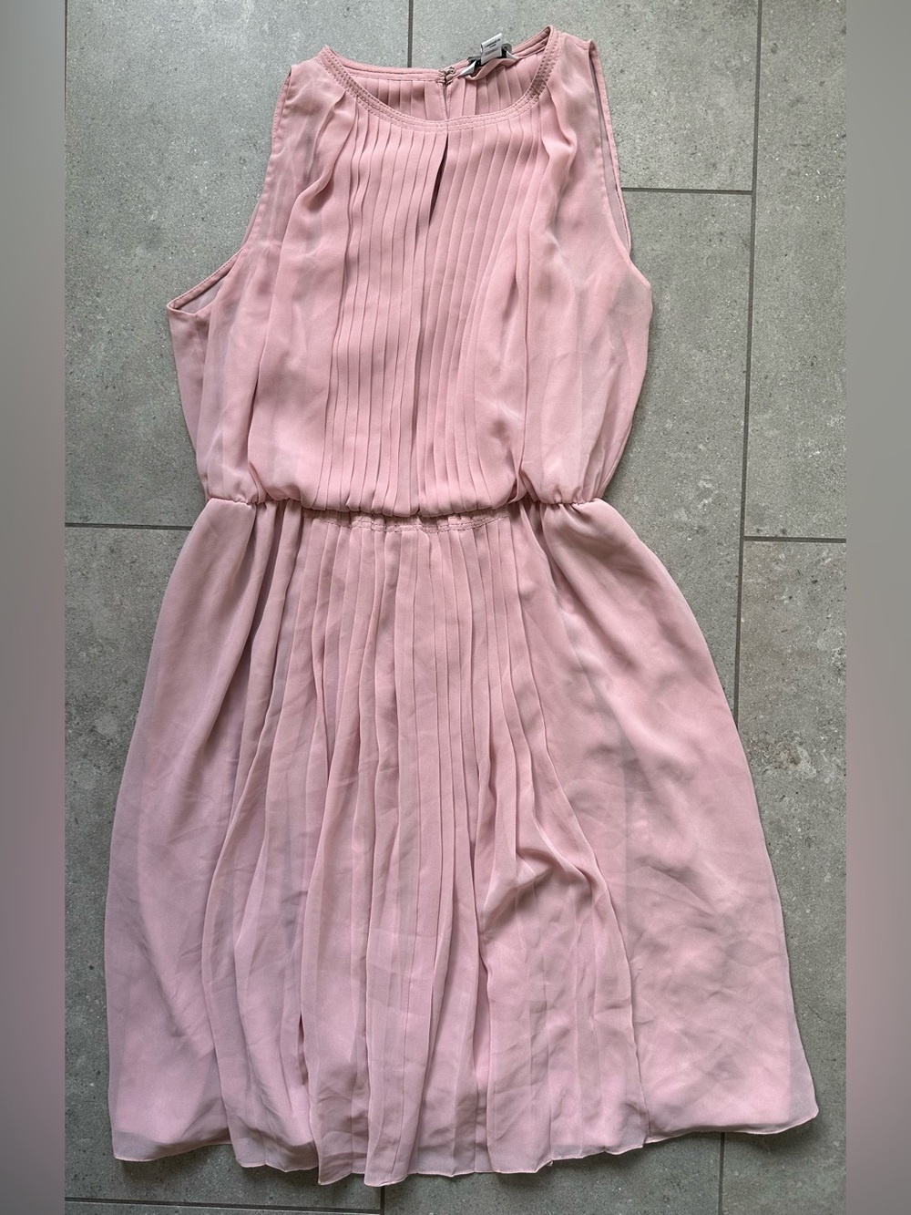 Pleated Sleeveless dusty rose Diane Von Furstenberg Dress size 14